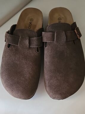 NWOT KIDMI BROWN SUEDE CLOGS SZ 40 - 9.5